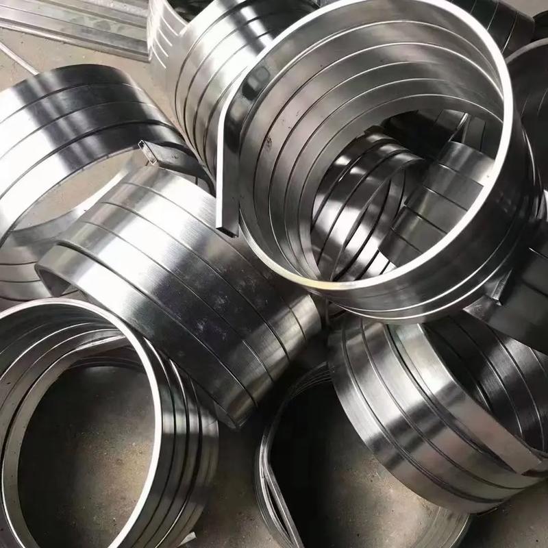 不锈钢制品的多样化应用 防滑板、屏风镂空、立柱与地沟盖板